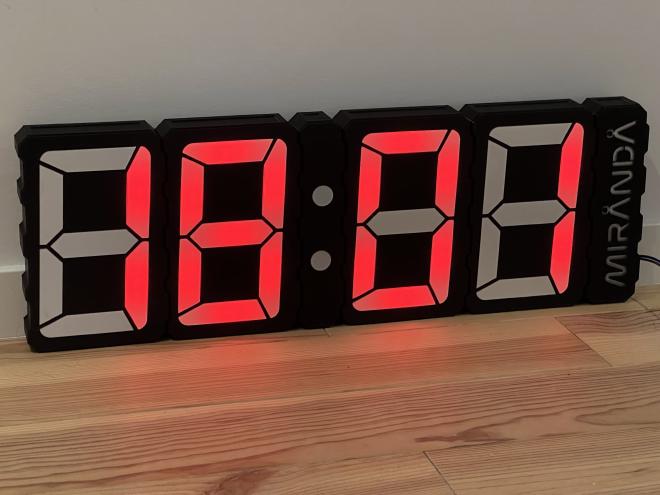 Photograph of the Giant clock finished, it&rsquo;s displaying 18:01 hours